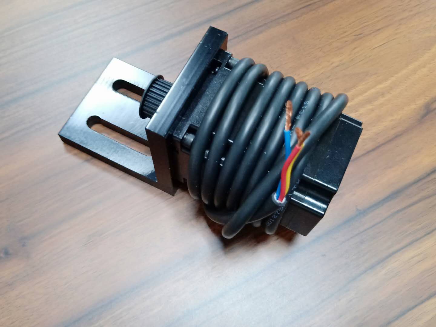 小型激光切割機(jī)為什么會(huì)出現(xiàn)亂切割的情況？