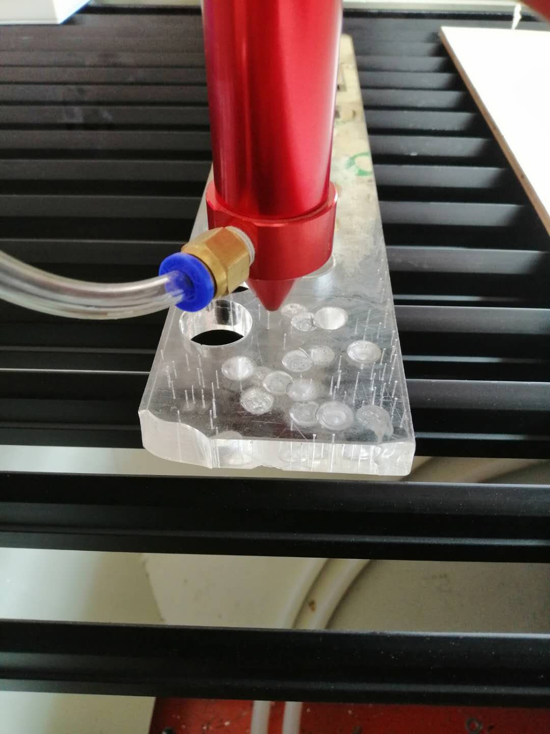 亞加力激光切割雕刻機(jī)有哪些機(jī)型規(guī)格！