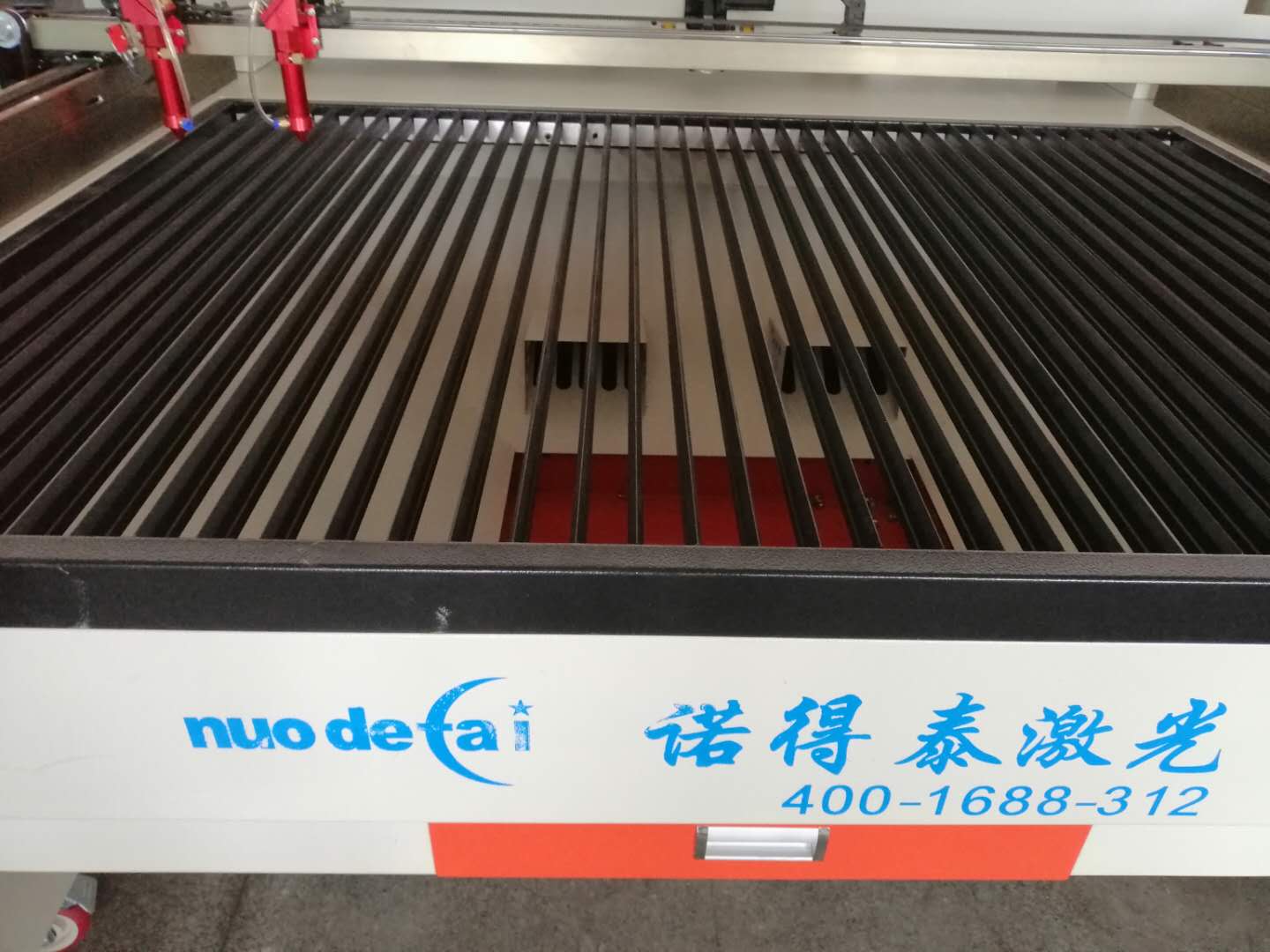多數(shù)亞克力材料還是要用這款激光切割機設(shè)備切割！