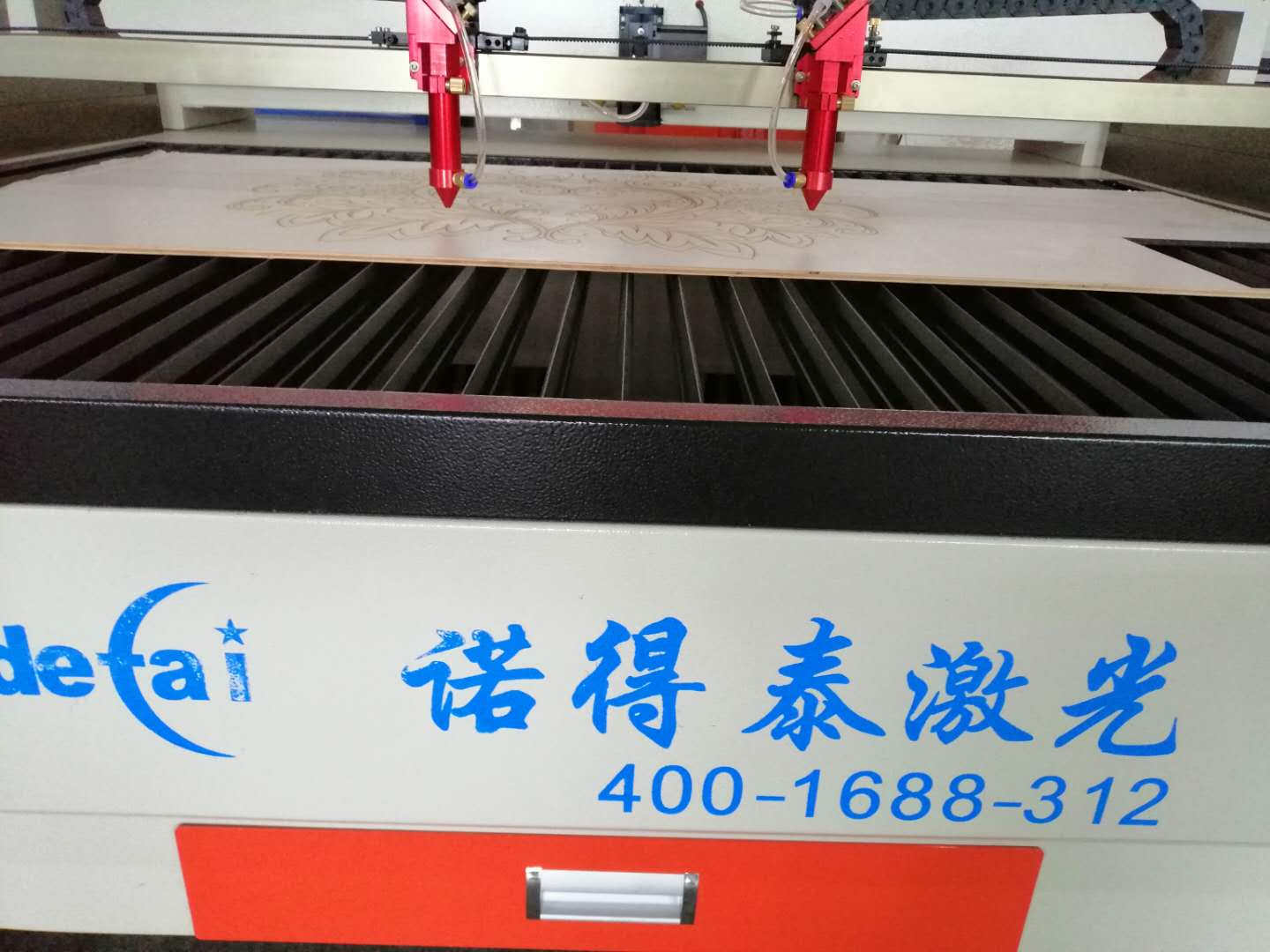 買(mǎi)一臺(tái)小型激光切割機(jī)質(zhì)量?jī)r(jià)格比較好的生產(chǎn)廠(chǎng)家合算一些？