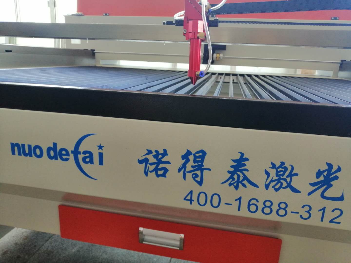 小型布料激光切割機(jī)該如何選擇？