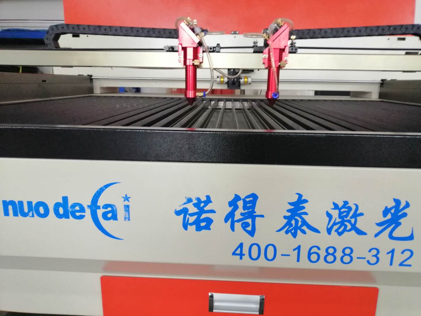 一臺(tái)切割速度快效果好的亞克力激光切割機(jī)要具備哪些要求？