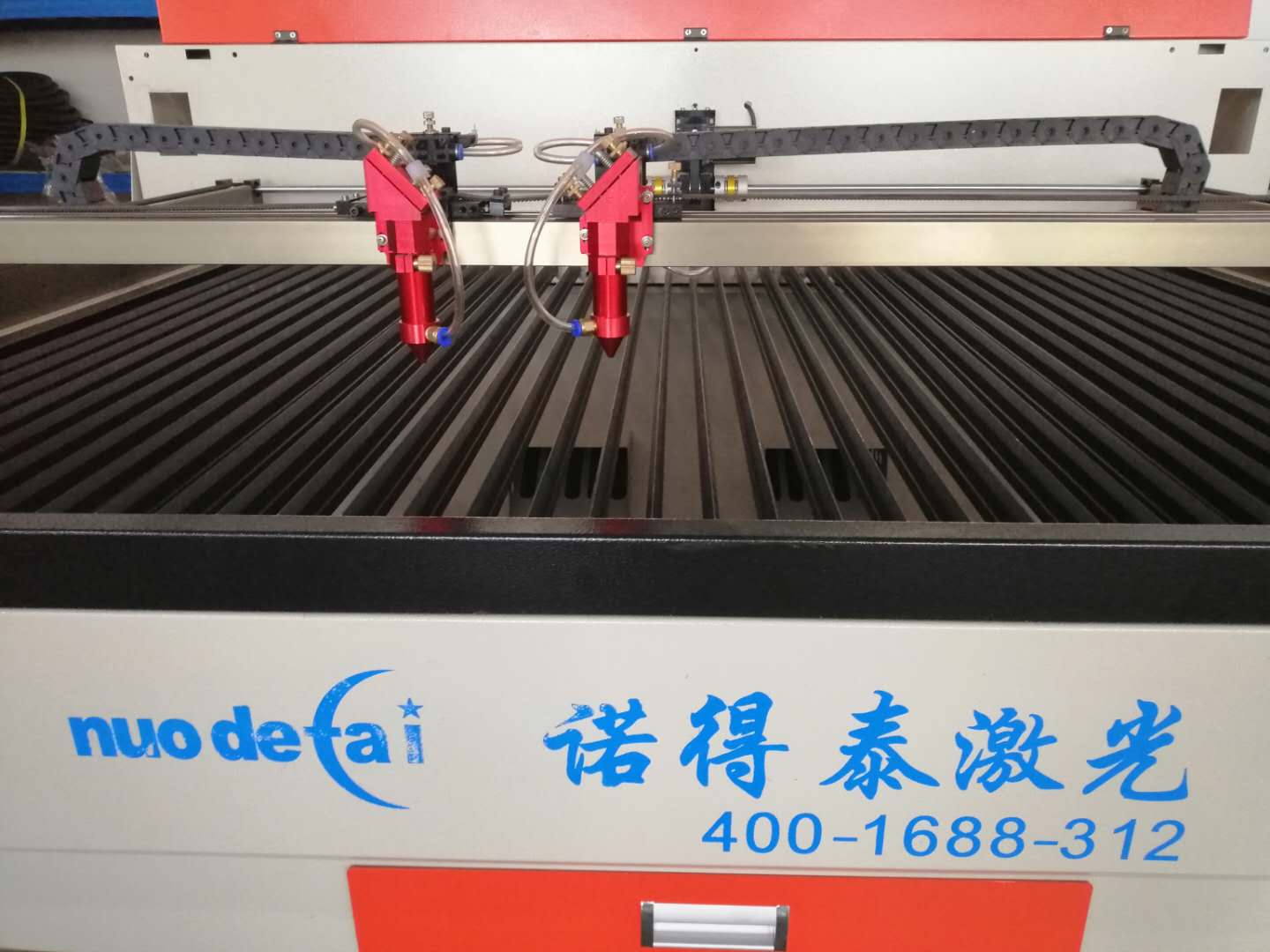 在包裝印刷行業(yè)為什么自動(dòng)抓拍激光切割機(jī)比較流行？