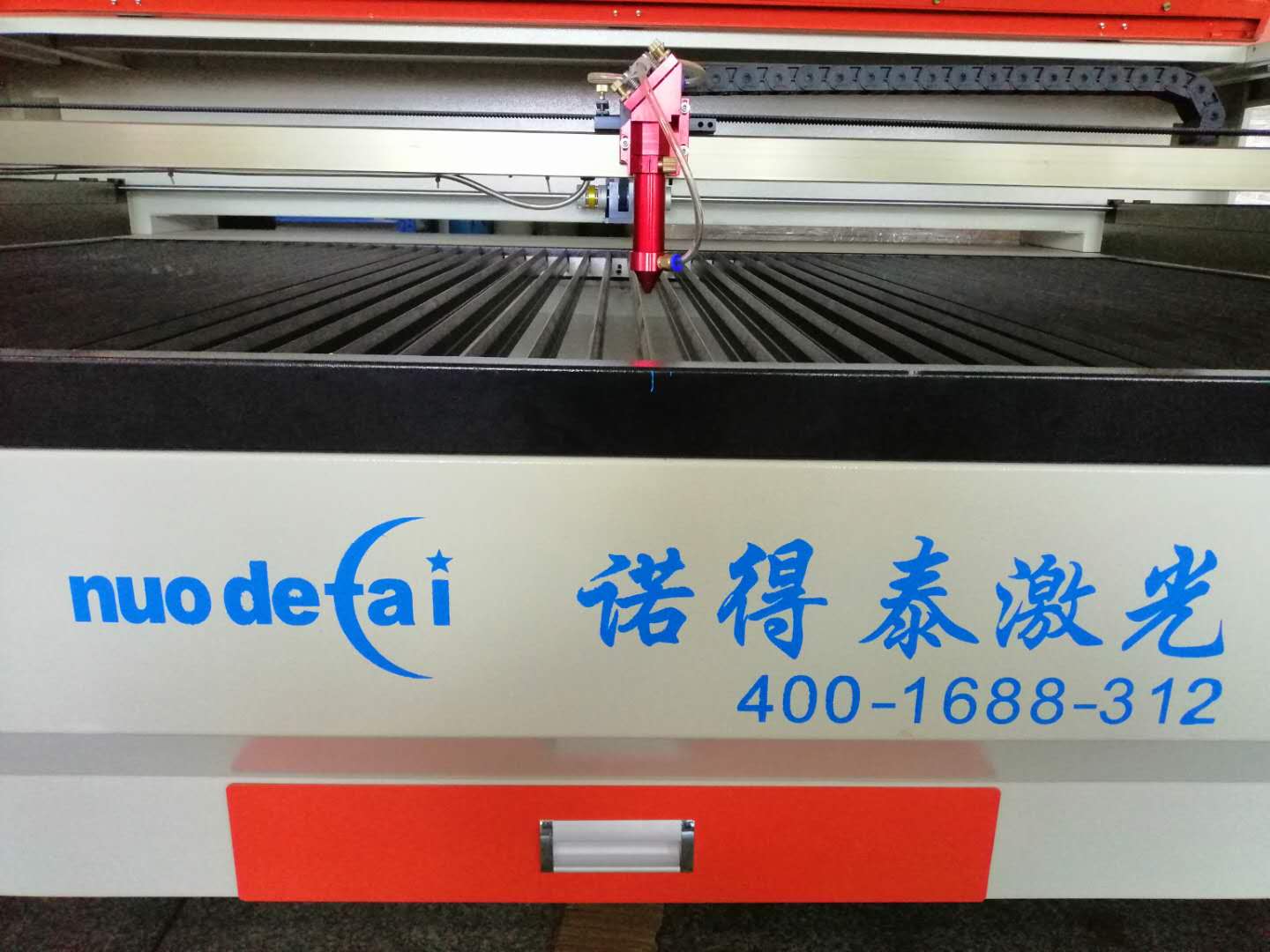 亞克力與布料兩種材料應(yīng)用于激光切割機有什么區(qū)別？