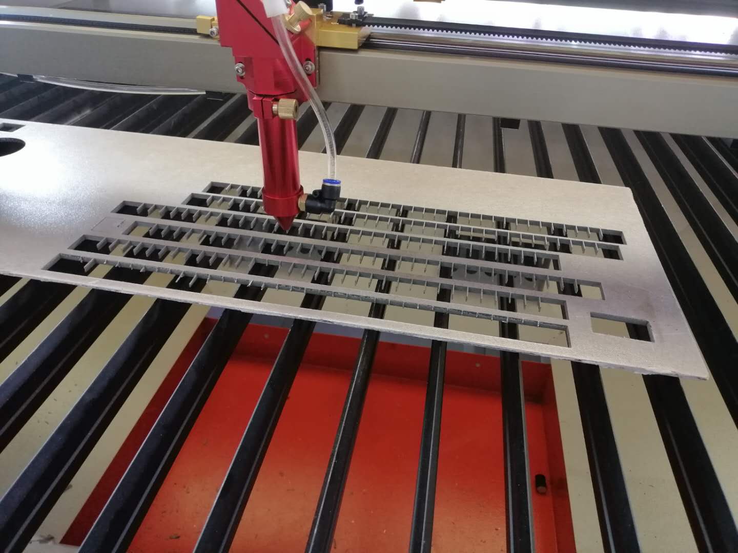 激光切割機(jī)在切割行業(yè)不可取代的因素是什么？