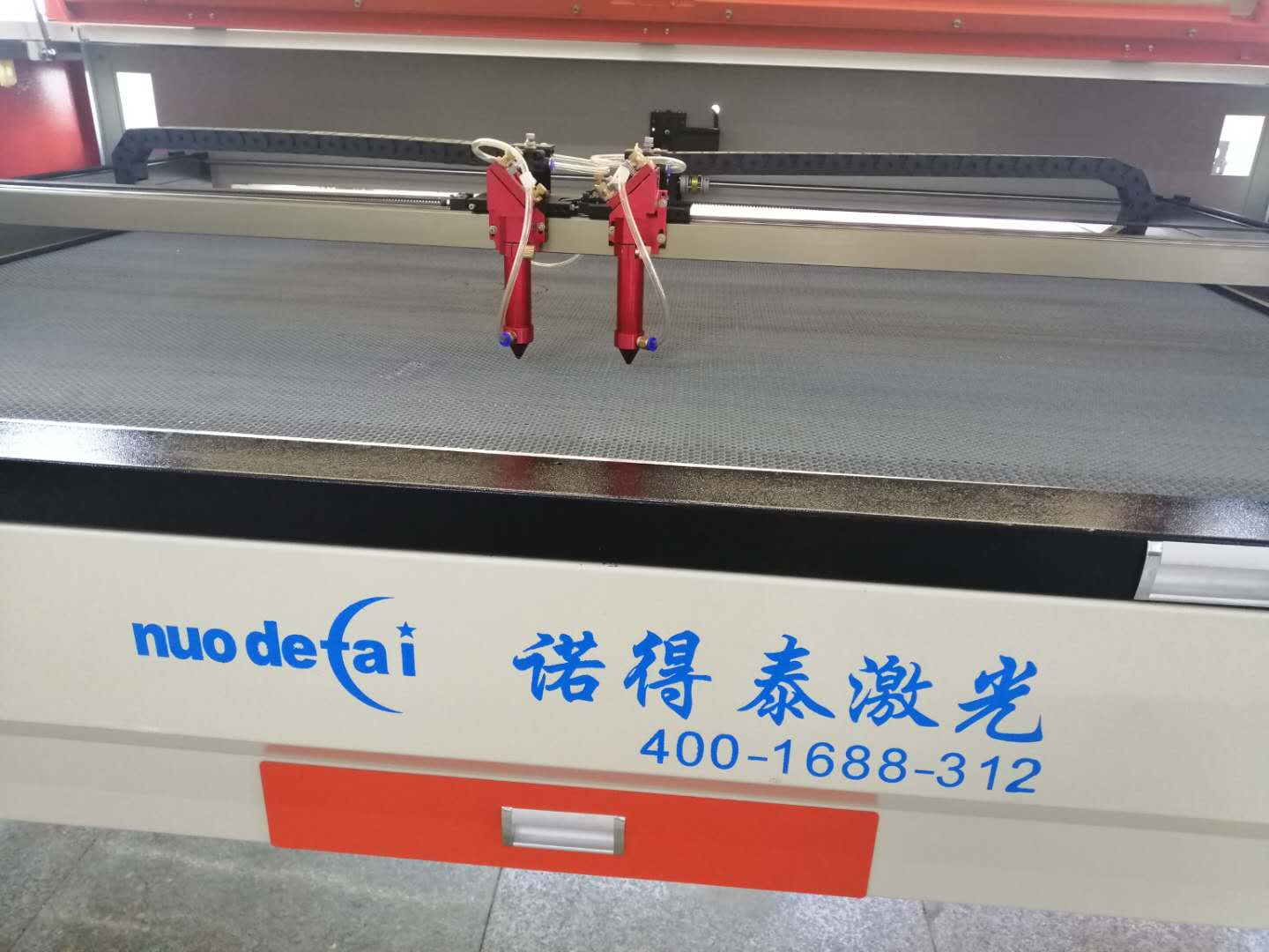 卡紙用激光切割機(jī)加工一個(gè)特點(diǎn)在哪里？