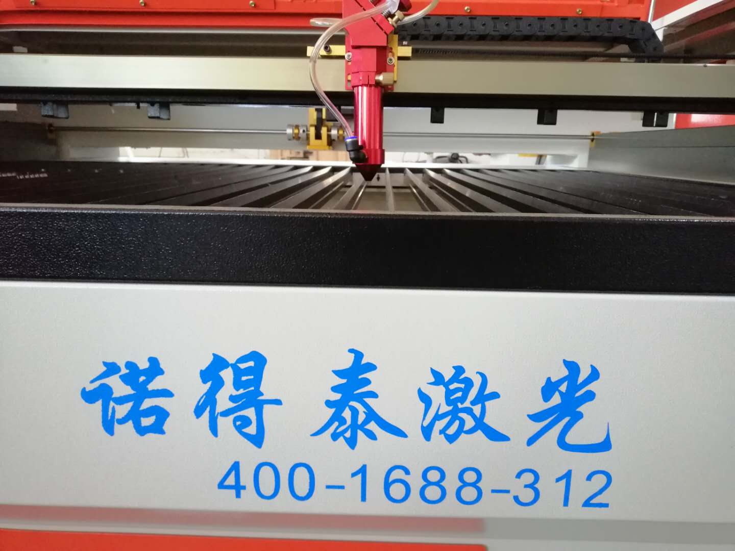 應(yīng)用于光伏行業(yè)光伏板激光切割機(jī)價格多少錢一臺？