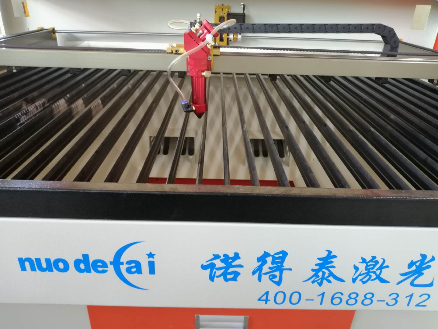 亞克力加工為什么都在使用激光切割機(jī)，優(yōu)勢(shì)體現(xiàn)在哪些方面？