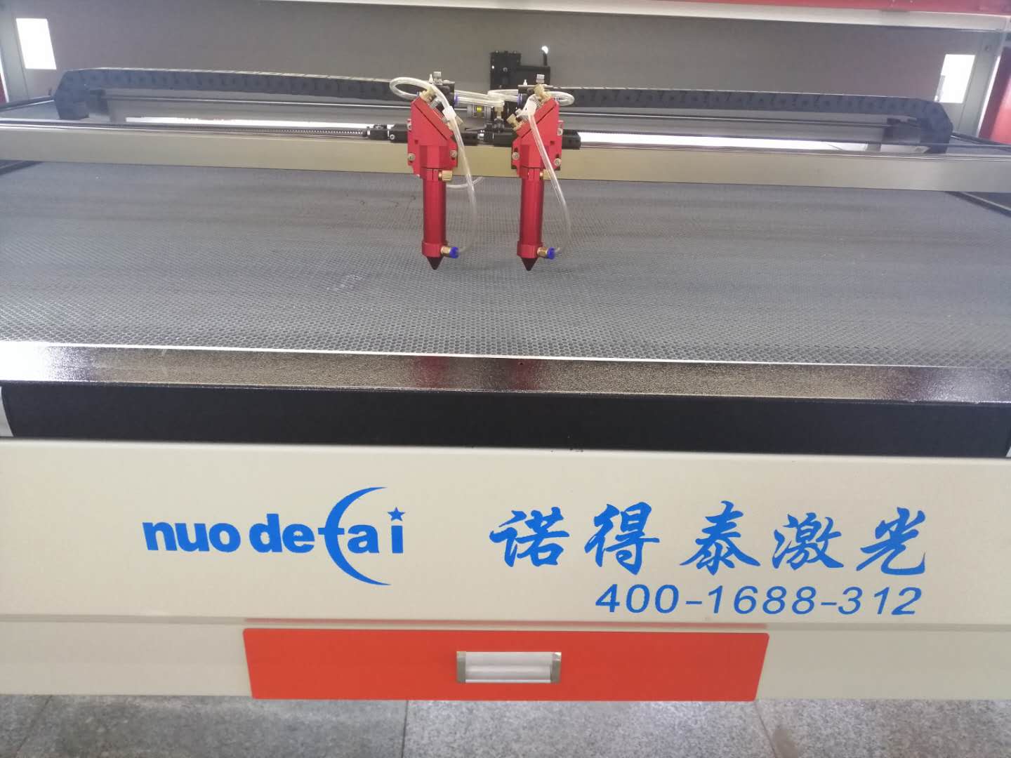 隨著薄膜開關(guān)需求不斷減少，使用激光切割機在不斷下降