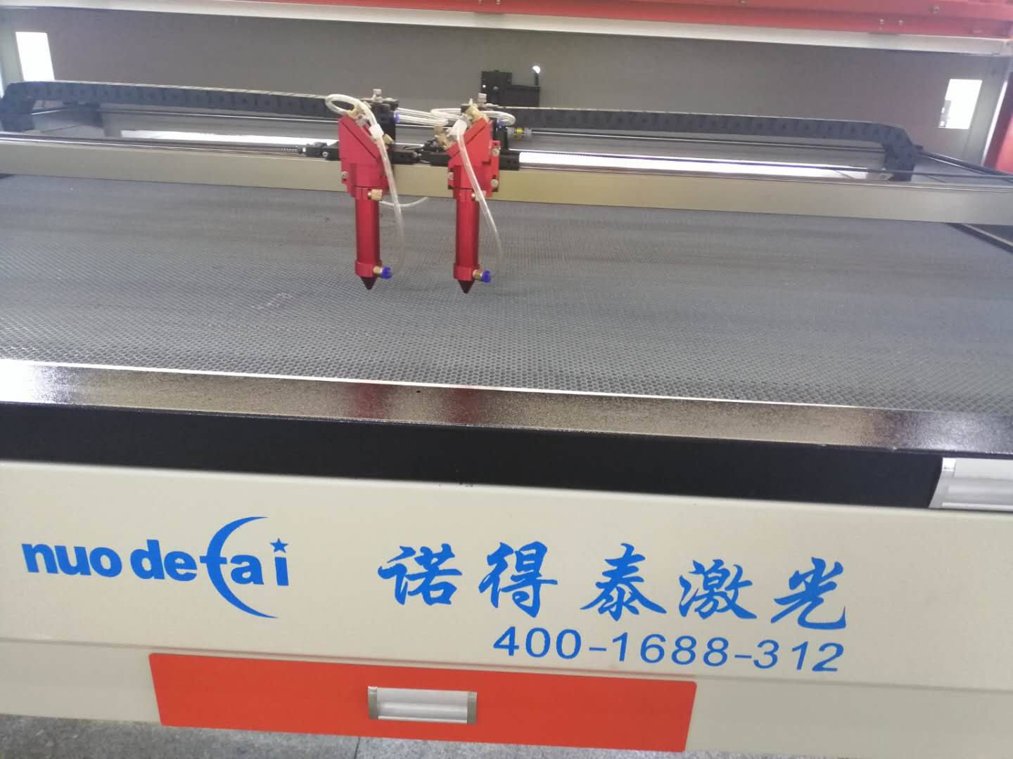 窗簾布料裁剪何不使用激光切割機(jī)加工試試？
