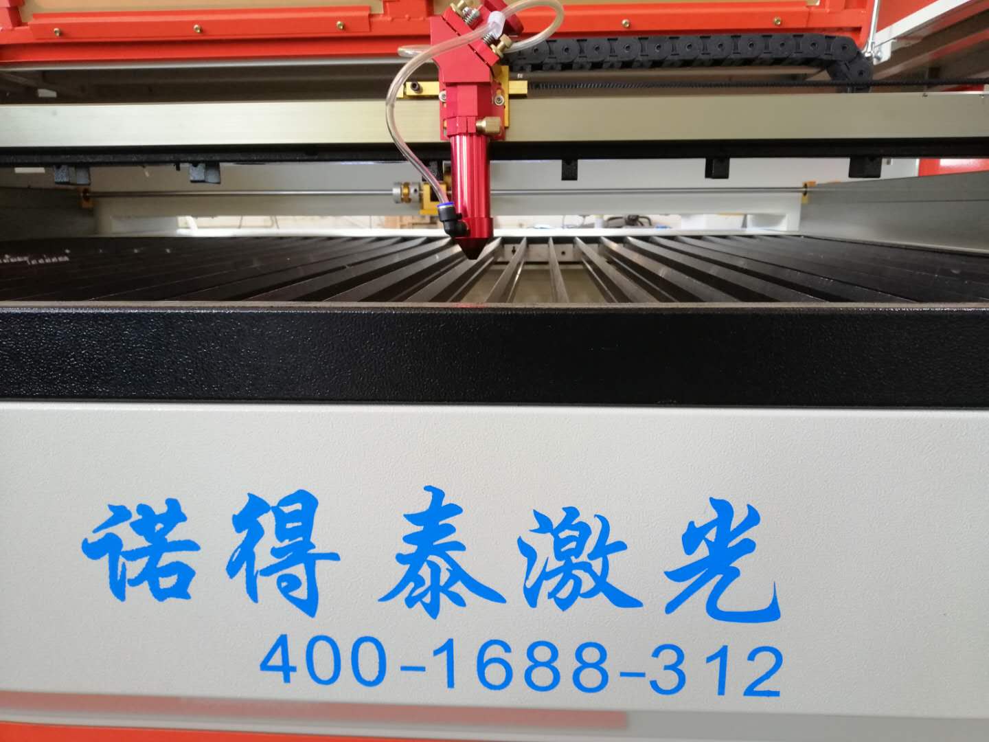 沙發(fā)皮革材料使用激光切割機(jī)鏤空的用途及優(yōu)缺點(diǎn)？