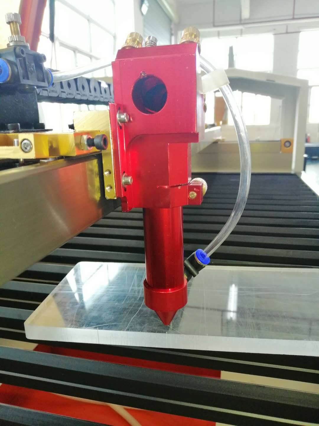 我的亞克力激光切割機加工有毛刺該怎么辦？