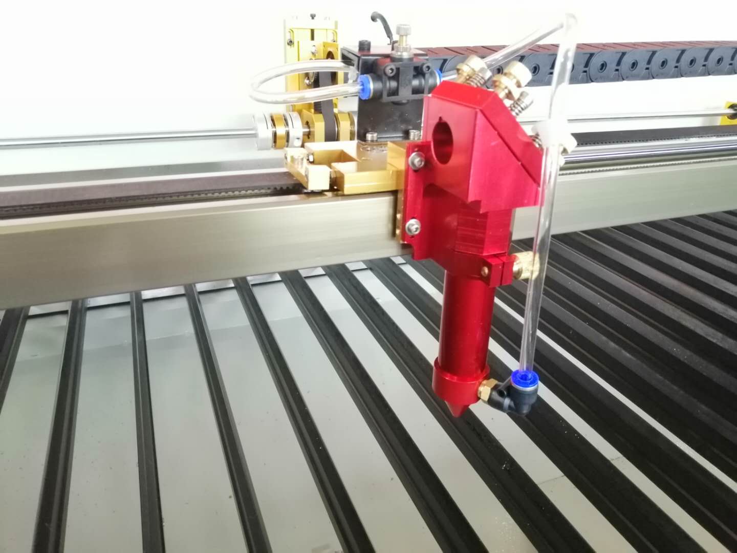 小型非金屬材料激光切割機小小設備大大作用！